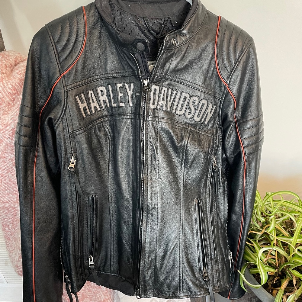 Never worn Authentic Harley Davidson leather jacket